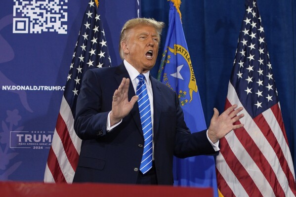 El candidato presidencial republicano, el expresidente Donald Trump, habla en un evento de campaña el sábado 27 de enero de 2024 en Las Vegas. (Foto AP/John Locher)