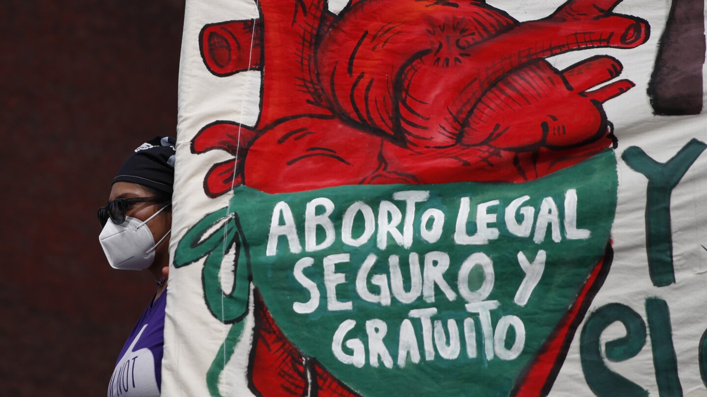 Една жена може да спечели президентския пост в Мексико. Какво би могло да означава това за правата на аборт?