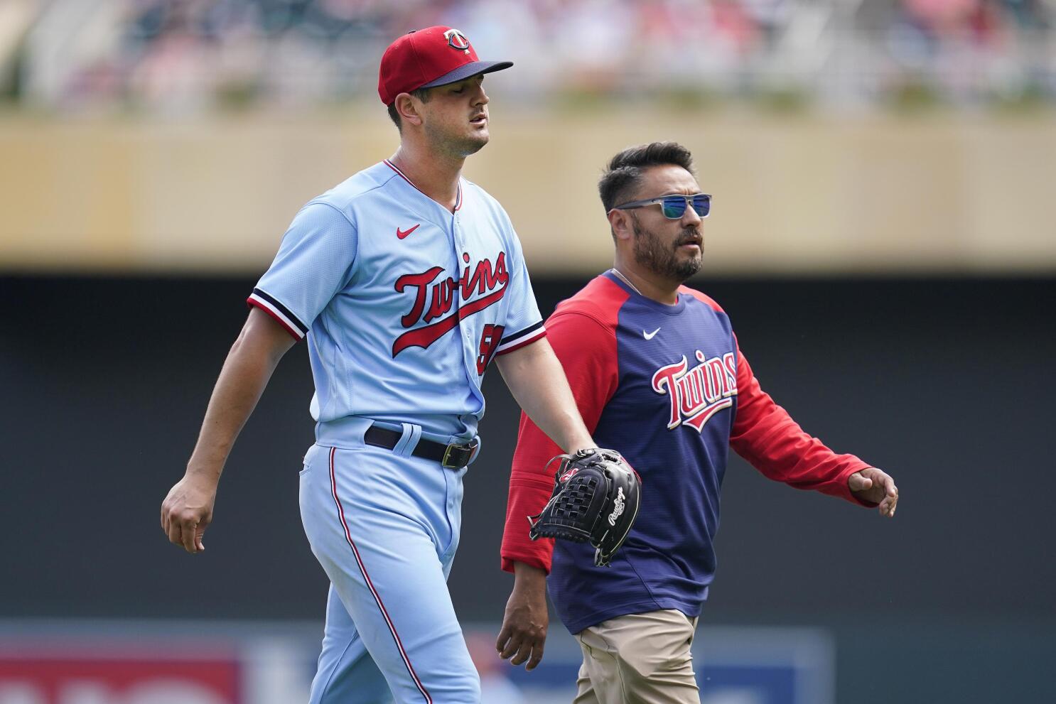 Twins' Tyler Mahle leaves game against Royals with shoulder