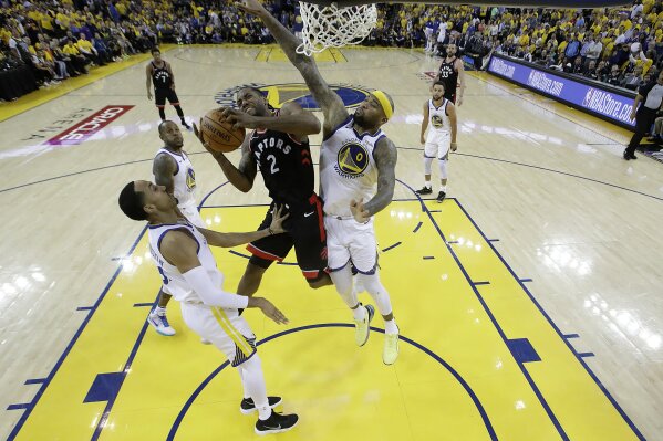 Golden State Warriors' Stephen Curry tries to pass to Shaun Livingston who  couldn't come up with the ball in the second quarter during Game 2 of the  2017 NBA Finals at Oracle