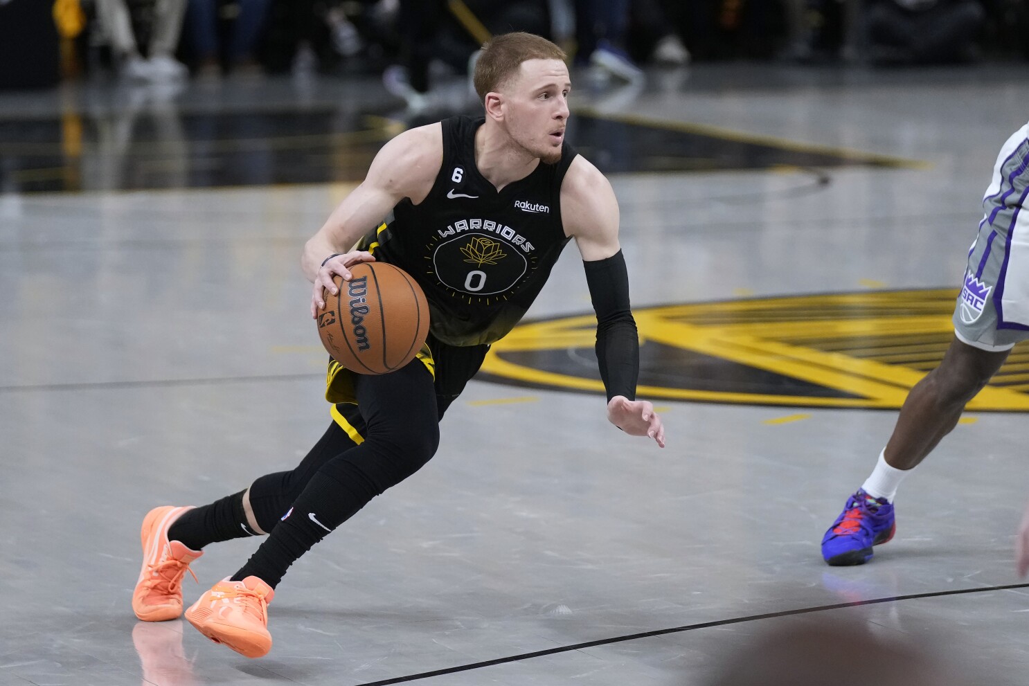 Free-agent guard Donte DiVincenzo leaves Kings for Warriors