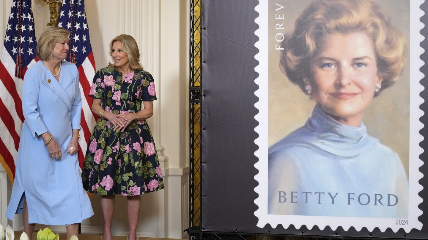ВАШИНГТОН АП — Нова завинаги пощенска марка носеща портрета на