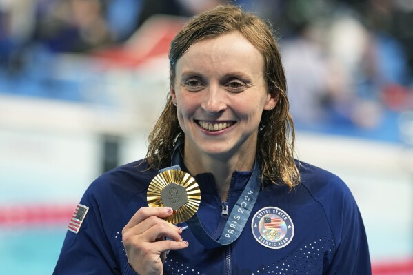 Katie Ledecky swims into history with 800 freestyle victory at the Paris  Olympics | AP News