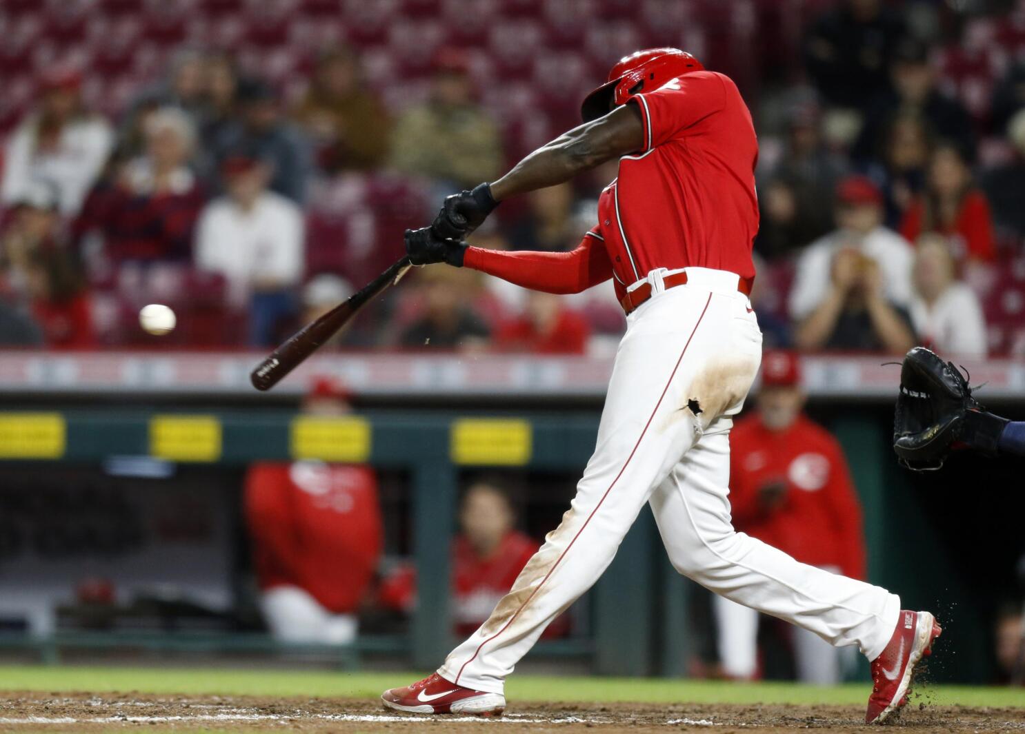 Reds beat Nationals 8-7 in 11 but fall further behind Cards