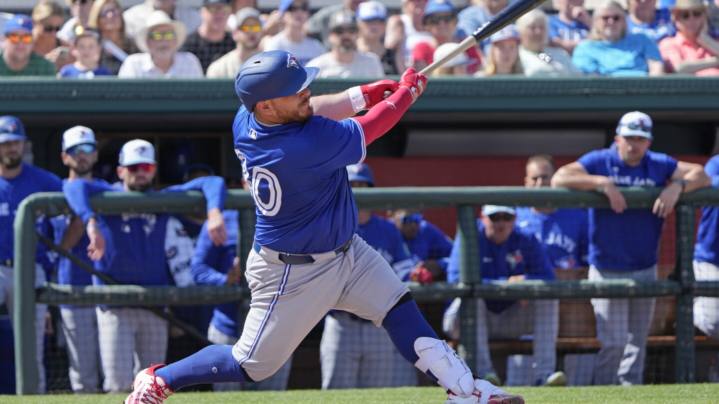 Blue Jays catcher Alejandro Kirk finalizes $58 million contract for 2026-30