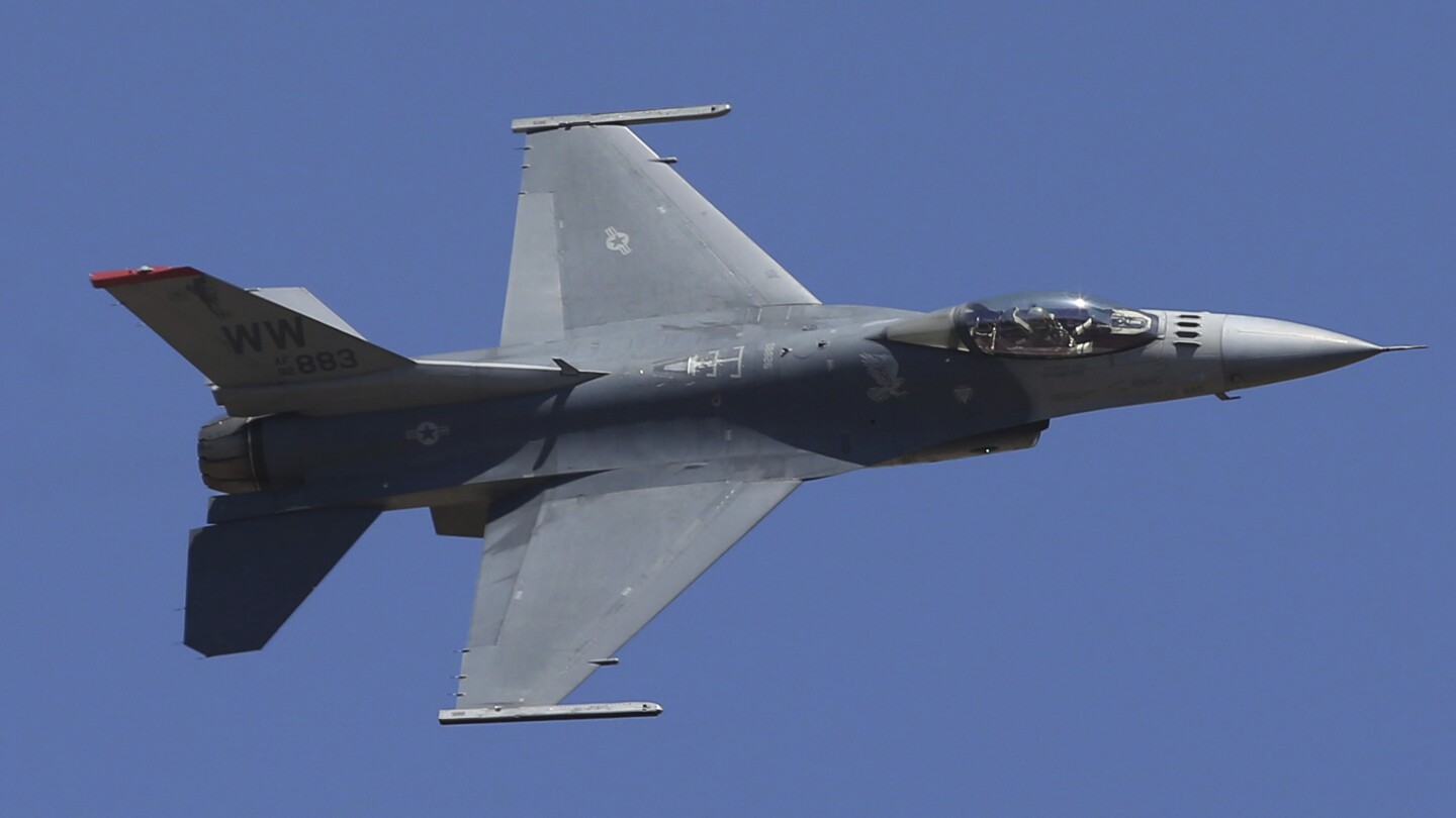 САЩ разполагат с достатъчно средства засега, за да продължат да обучават украински пилоти на F-16, казва началникът на Националната гвардия