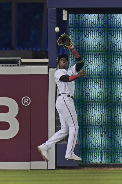 Marlins end Dodgers' win streak in style with 5 homers