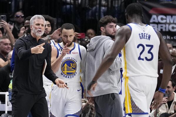 Warriors lose Stephen Curry to injury, but hold off Mavericks
