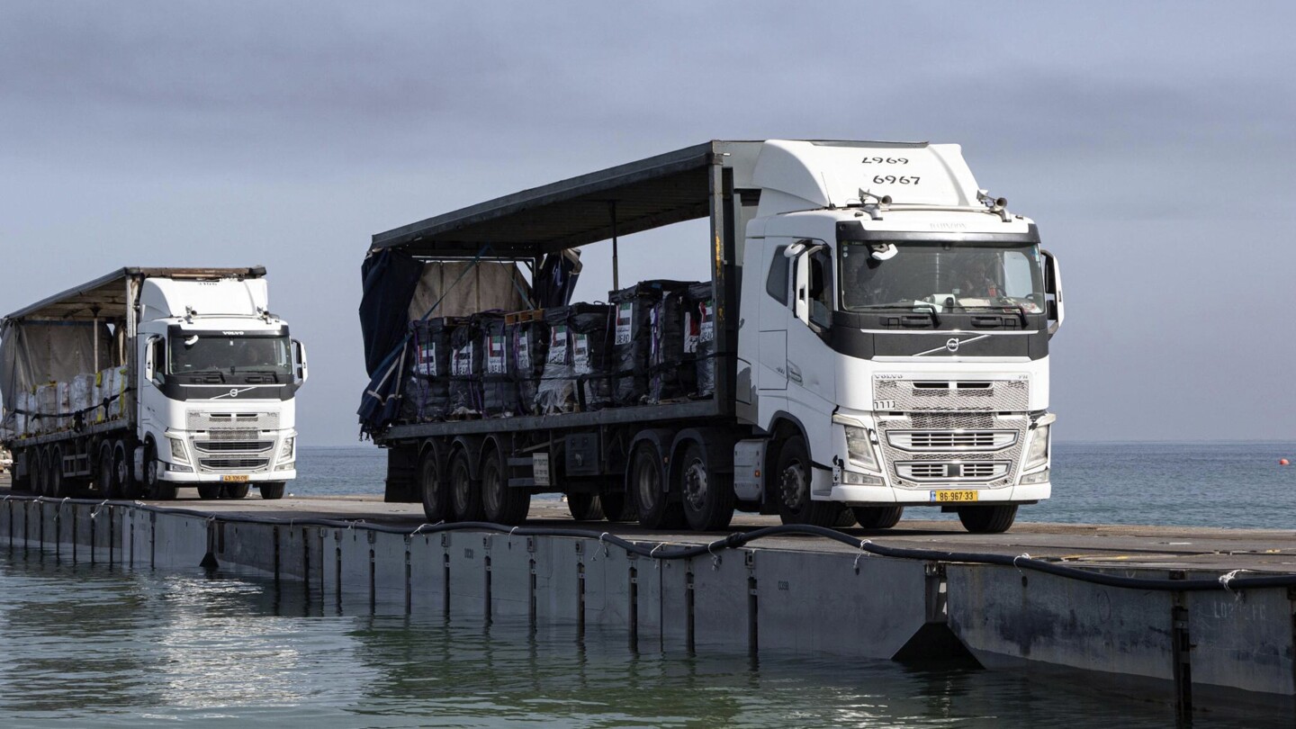 A ajuda está programada para ser distribuída a partir do novo cais dos EUA ao largo de Gaza neste fim de semana