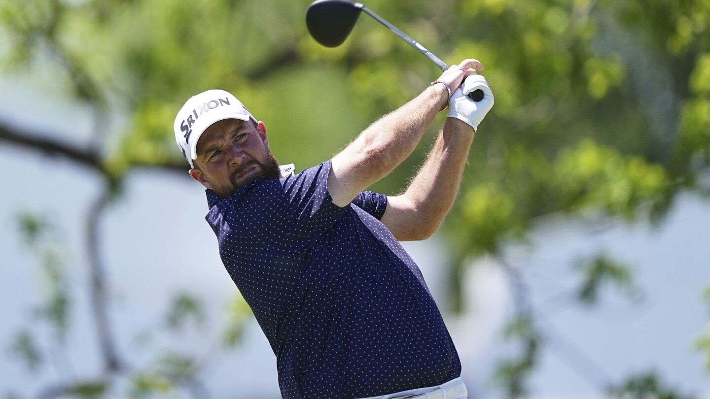 Straka, Lowry handle blustery conditions at Truist, head into final round tied at Philly Cricket
