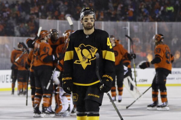 Giroux scores OT winner in Flyers' 3-2 win over Penguins