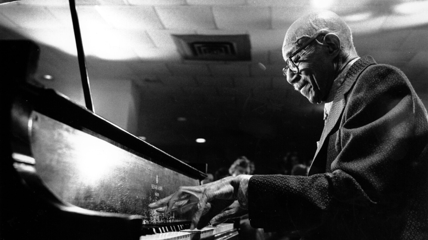Днес в историята: 12 февруари композиторът и пианистът Юби Блейк умира на 96