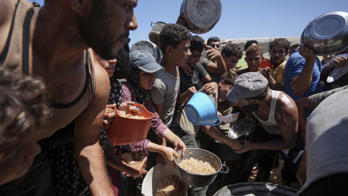 Az izraeli evakuálási parancsok egy szűkülő „humanitárius zónába” zsúfolják a palesztinokat.