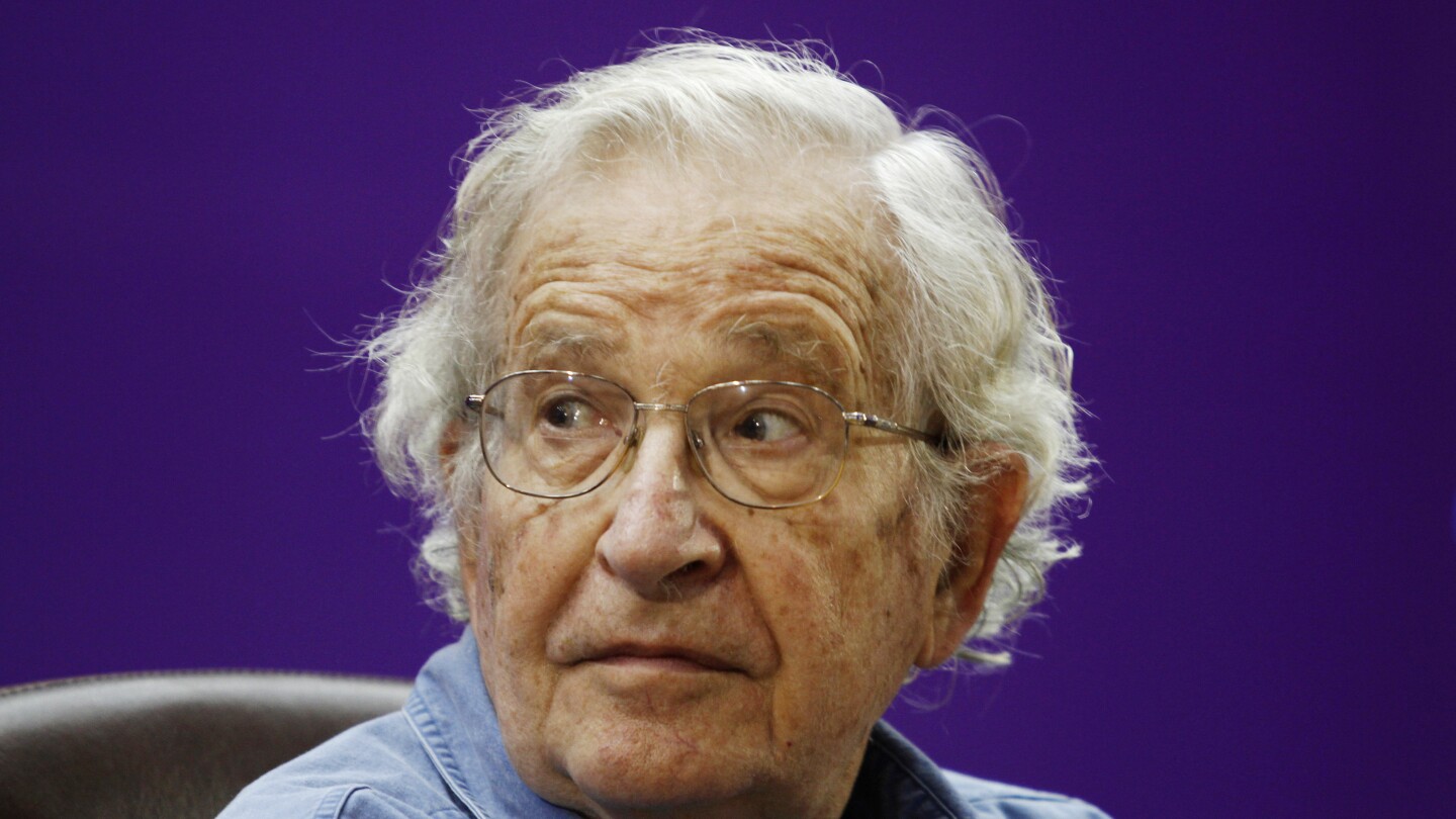 L’épouse de Noam Chomsky affirme que les informations faisant état de sa mort sont fausses