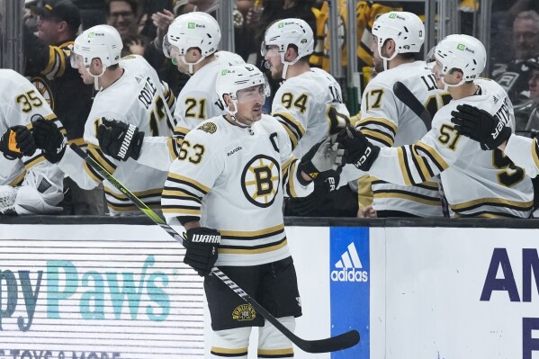Bruins win 4th straight; Pastrnak nets 2 to pass 40 goals