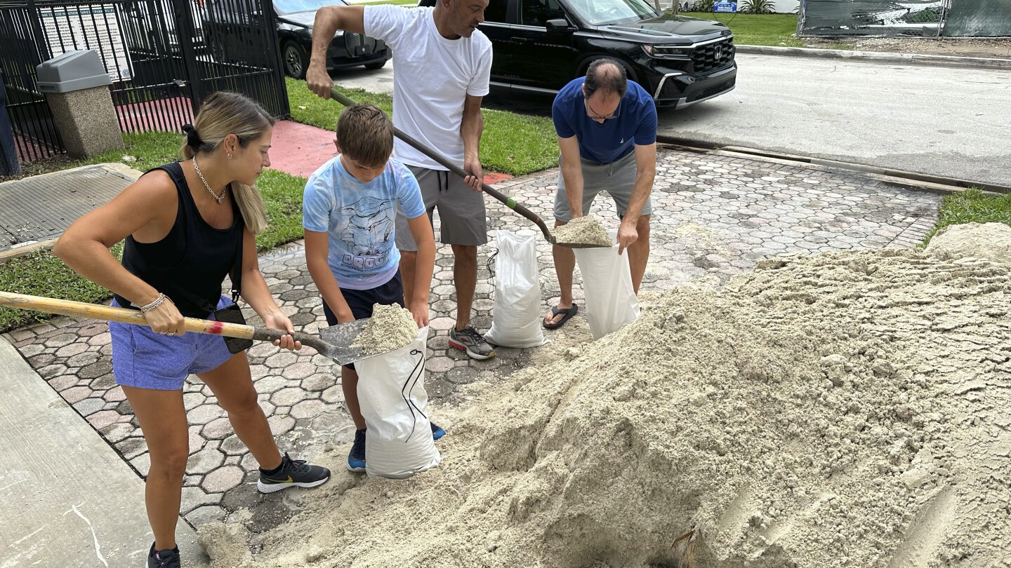 South Florida rain: Flash flood watch extended as heavy rain forecast for Miami