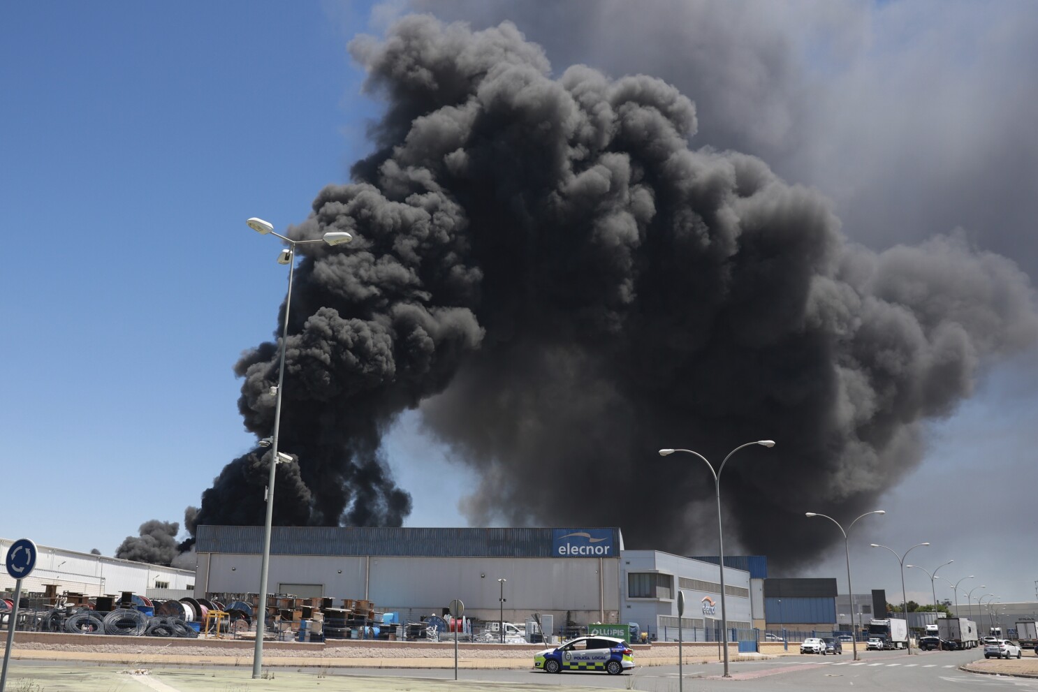 Regional health alert issued in Spain after explosion at a chemical plant near Seville