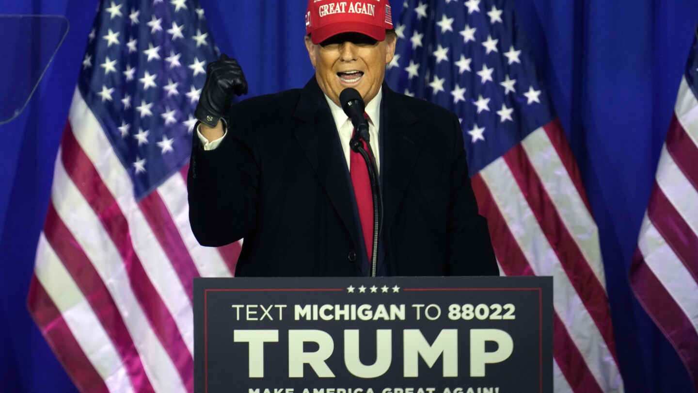 ЛАНСИНГ Мичиган AP — Бившият президент Доналд Тръмп призовава републиканците