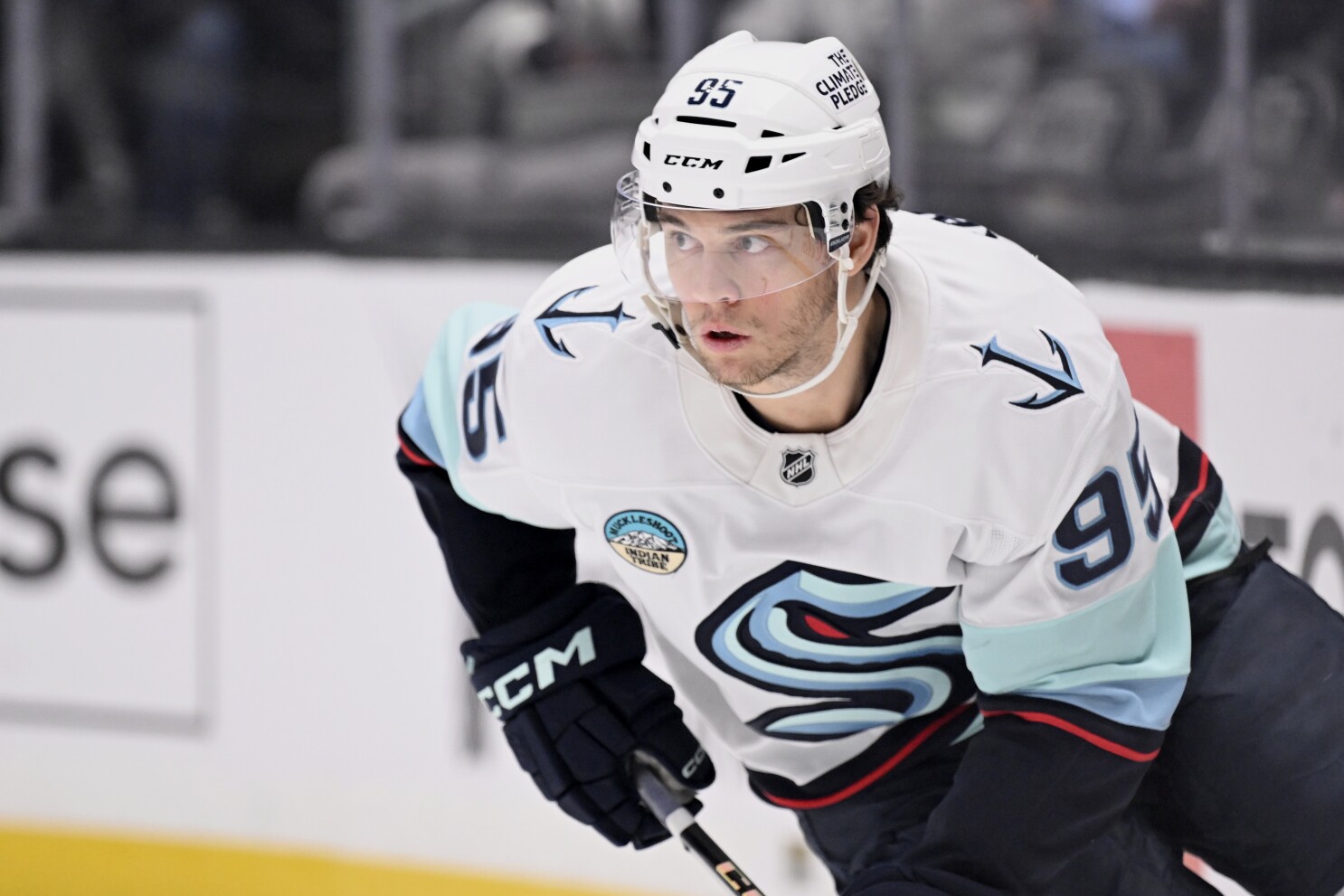 Blackhawks acquire Burakovsky from the Kraken in exchange for Veleno
