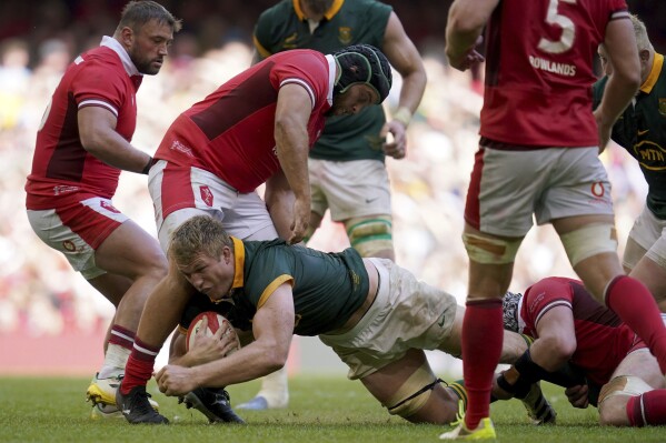 South Africa's Pieter-Steph du Toit, centre, in action during the Summer Nations Series match between Wales and South Africa at the Principality Stadium, in Cardiff, Saturday, Aug. 19, 2023. (David Davies/PA via AP)