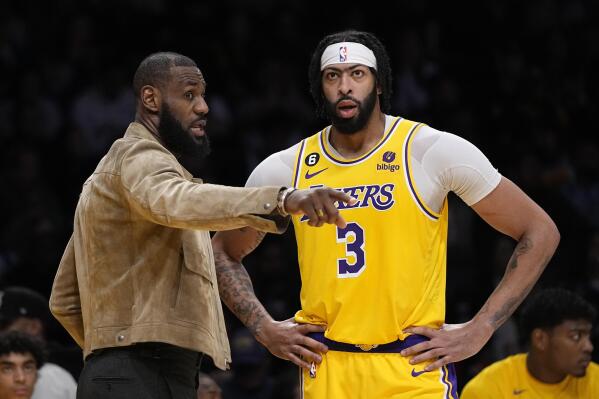 LeBron James & Anthony Davis Return To Lakers Practice, 'And We Back
