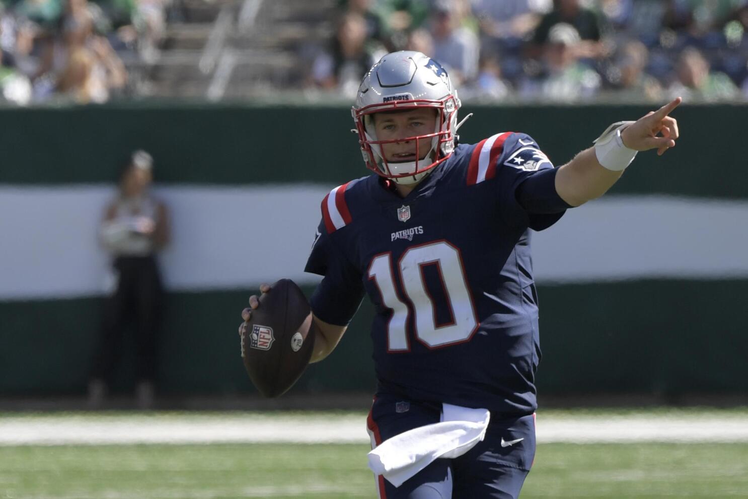 Jones, Patriots breeze past Jets as Wilson throws 4 INTs