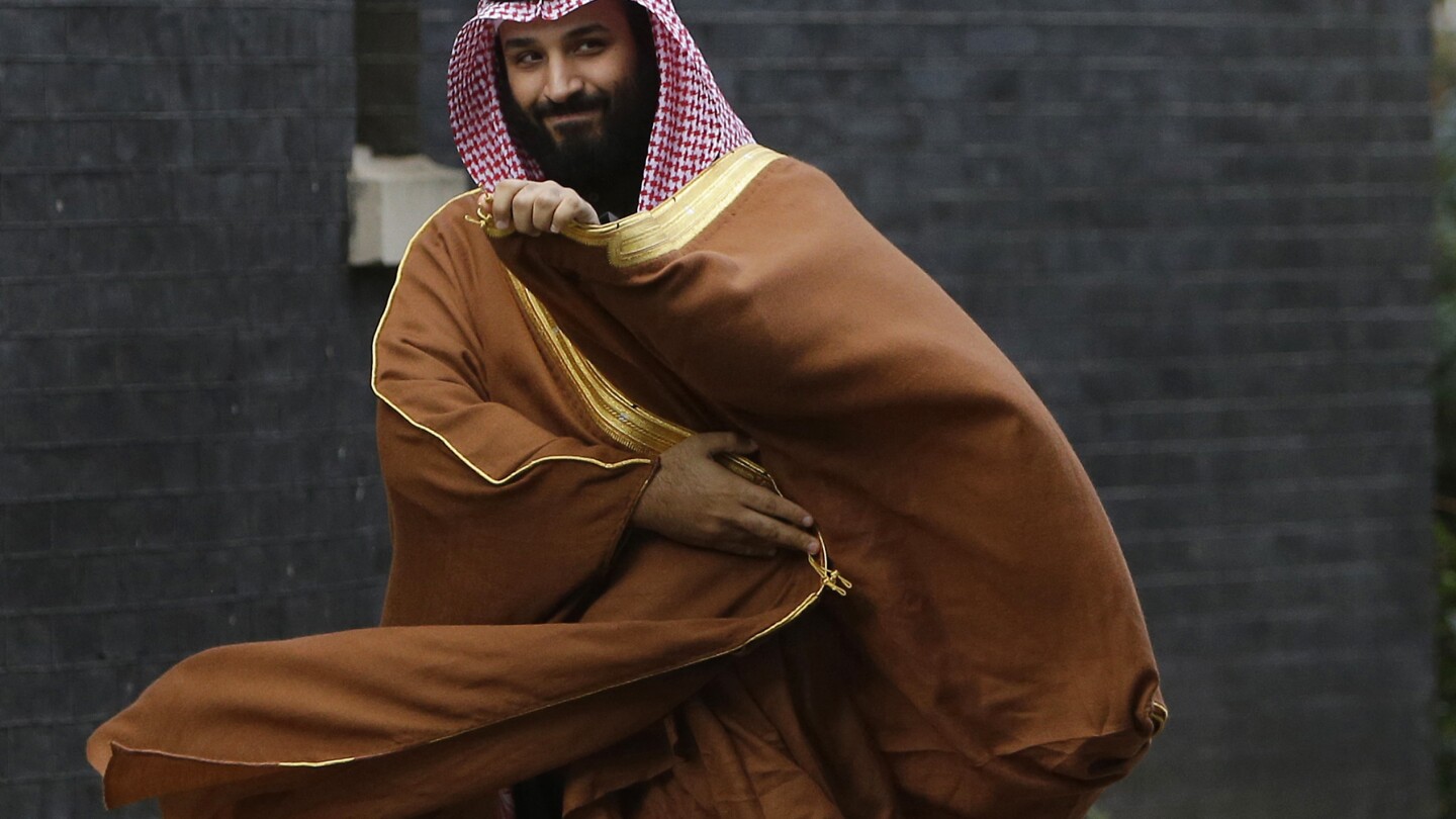 زعم مسؤول سعودي سابق أن الأمير محمد قام بتزوير توقيع الملك على أمر الحرب في اليمن، حسبما ذكرت بي بي سي