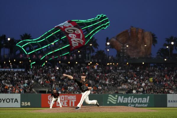 SF Giants decline to exercise 2023 option on veteran third baseman