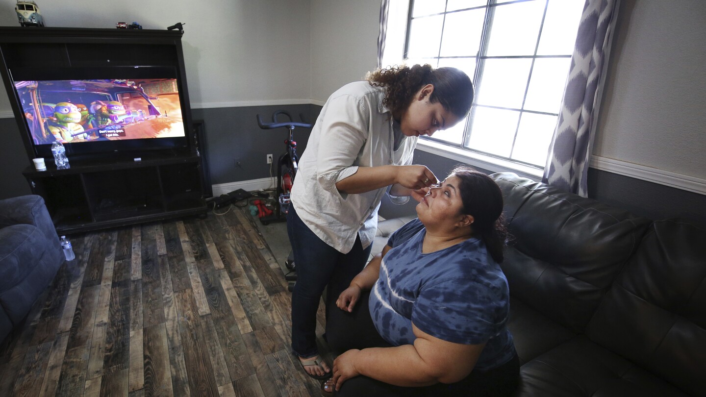 Губернаторът на Калифорния критикуван за предложението да се премахнат здравните обезщетения за някои имигранти с увреждания