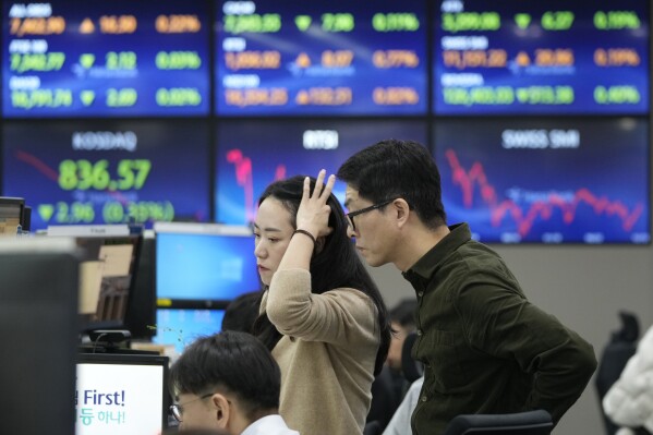 Currency traders watch monitors at the foreign exchange dealing room of the KEB Hana Bank headquarters in Seoul, South Korea, Wednesday, Dec. 13, 2023. Asian shares were mixed on Wednesday after Wall Street rose to its highest level since early 2022, slightly below its record high, following a report showing inflation in the United States is behaving pretty much as expected. (AP Photo/Ahn Young-joon)