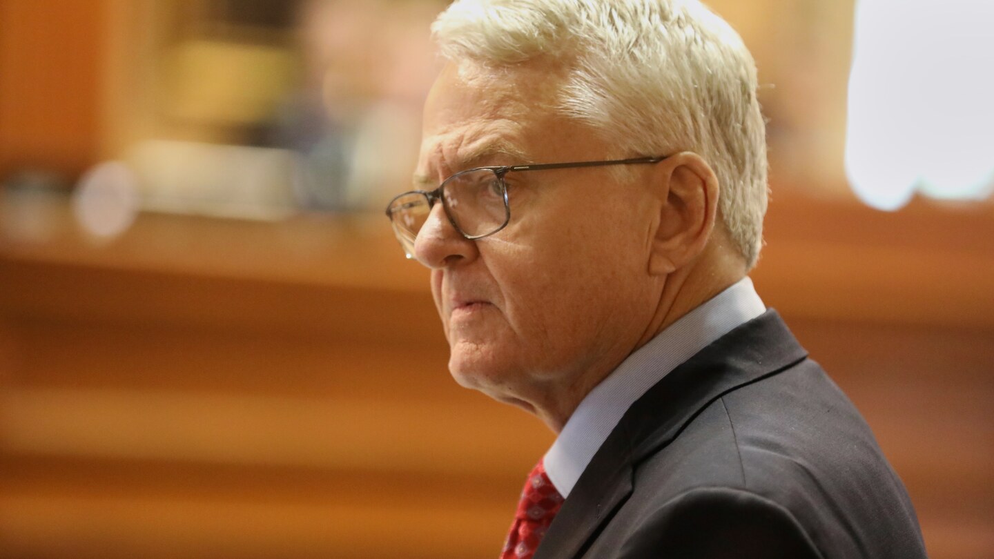 South Carolina treasurer appears to survive attempt to kick him out of office