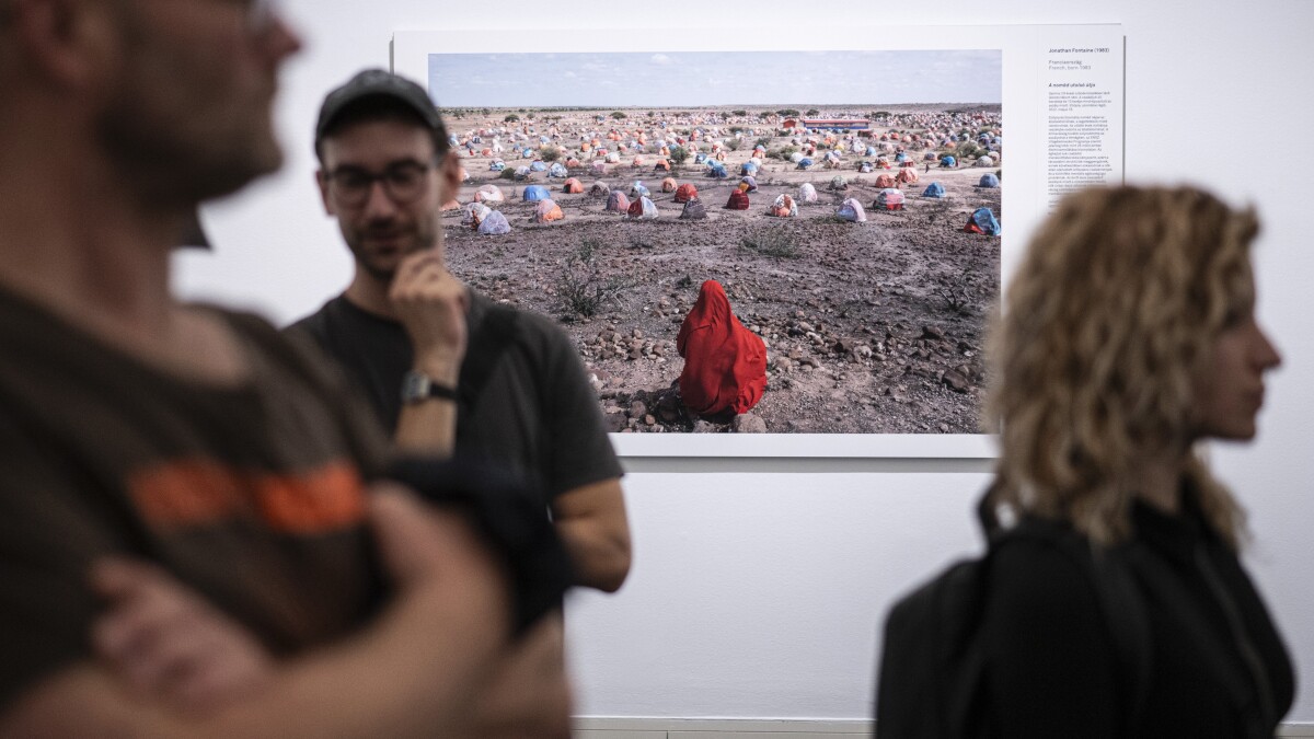 Hungary bans teenagers from visiting World Press Photo exhibition
