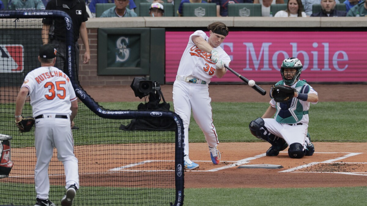 MLB on X: Adley Rutschman crushed 27 1st-round homers, hitting from BOTH  sides of the plate. 🤯 #HRDerby  / X