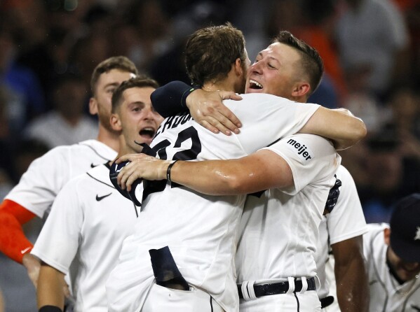 Detroit Tigers blow lead in 9th, win 7-6 in 11 over Houston Astros