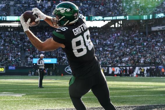 New York Jets tight end Ryan Griffin catches a touchdown pass during the first half of an NFL football game against the Philadelphia Eagles, Sunday, Dec. 5, 2021, in East Rutherford, N.J. (AP Photo/Seth Wenig)