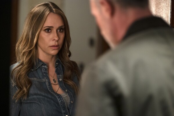 Jennifer Love Hewitt in a scene from "I Know What You Did Last Summer." (Matt Kennedy/Sony Pictures via AP)