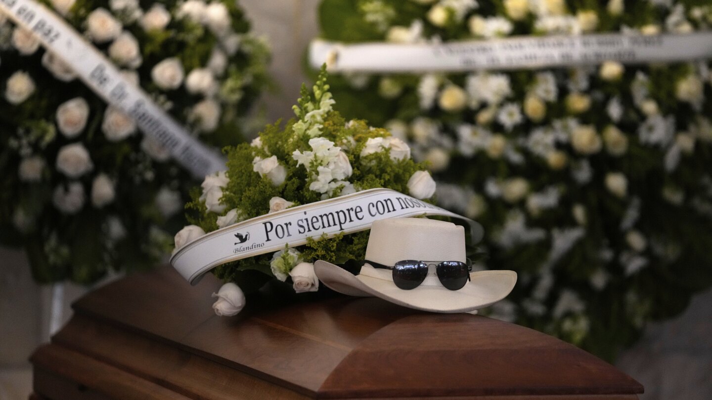 Mourners pay tribute to merengue icon Rubby Pérez, who died in the Dominican roof collapse