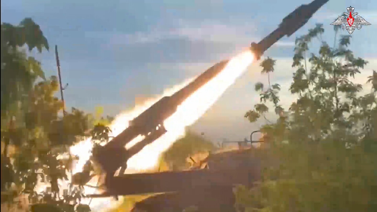 A Russian missile hits the Ukrainian president’s house town because it mourns deaths in an previous assault