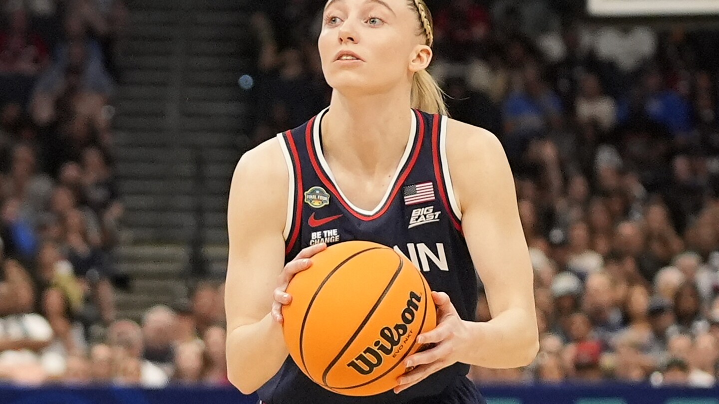 Paige Bueckers在美联社2025 WNBA模拟选秀中排名第一