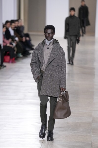 What Colours Go With Grey Clothes? - Gentelmans Trend