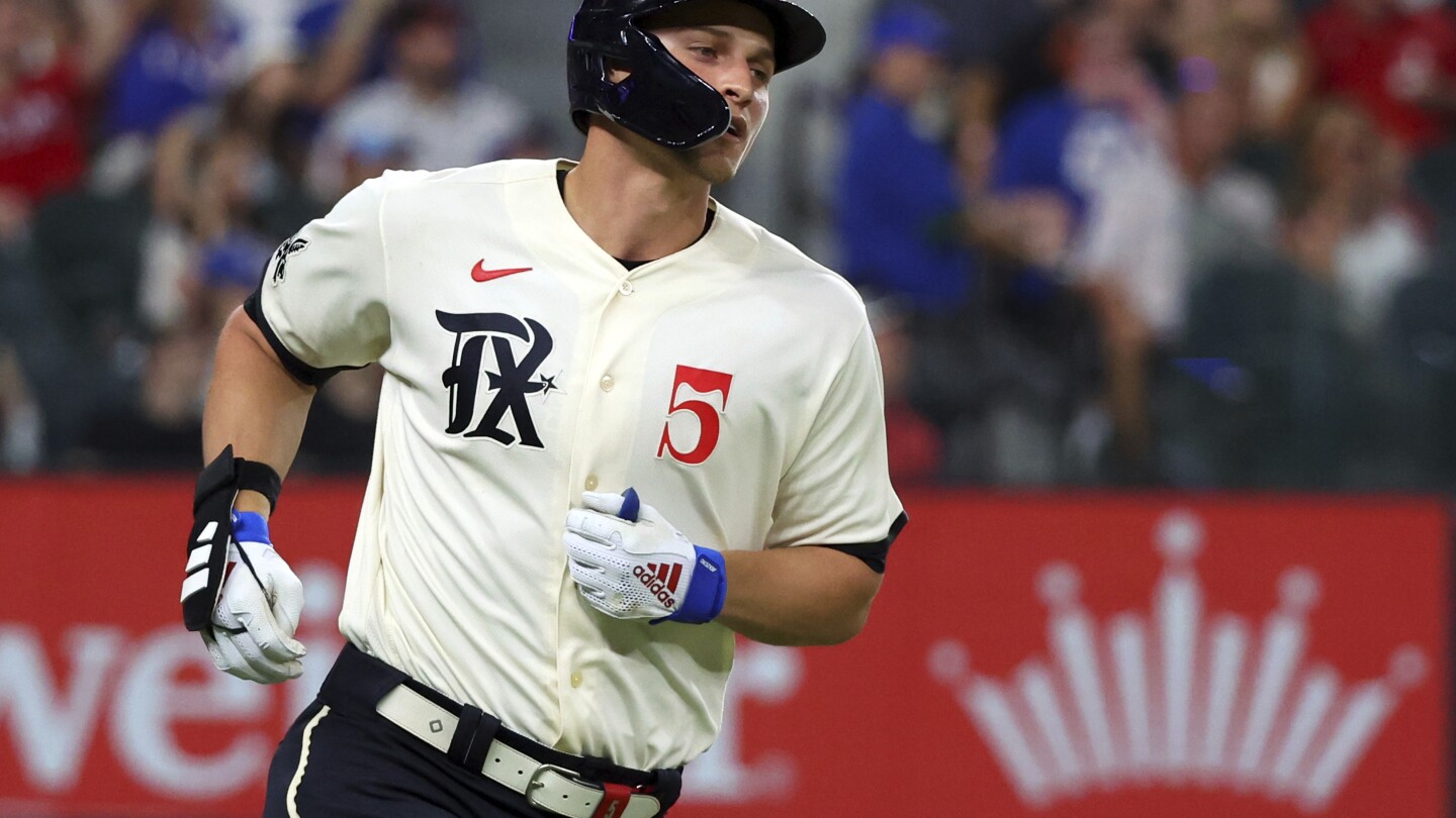 Rangers All-Star SS Seager leaves game against former team after hurting hand