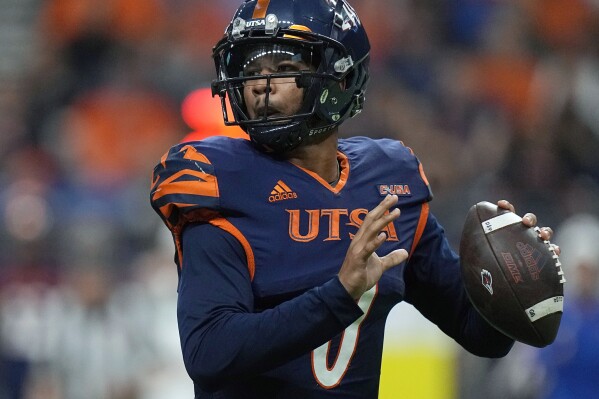 FILE - UTSA quarterback Frank Harris looks to pass against North Texas during the first half of an NCAA college football game for the Conference USA championship in San Antonio, Dec. 2, 2022. UTSA, which has gone 23-5 during the past two seasons combined and won the Conference USA title last season, has prolific dual-threat Harris back behind center. (AP Photo/Eric Gay, File)