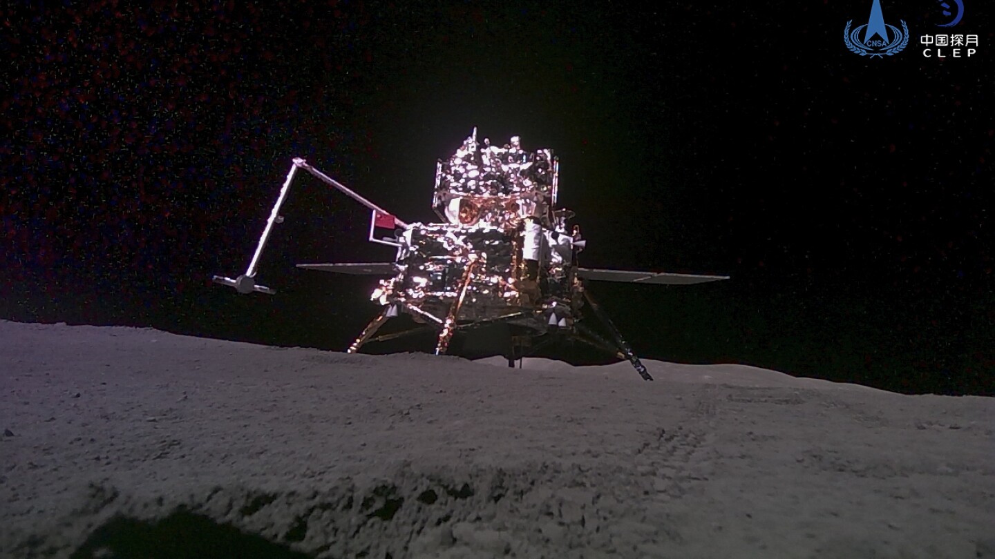 The a long way facet of the moon as soon as had erupting volcanoes too