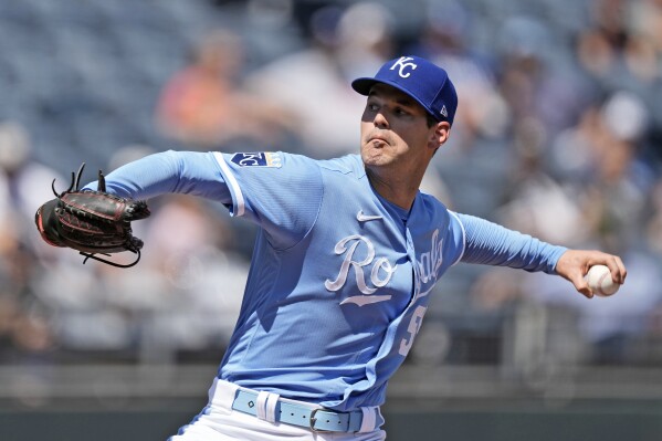 Kansas City Royals starting pitcher Cole Ragans throws during the first inning of a baseball game against the Chicago White Sox Monday, Sept. 4, 2023, in Kansas City, Mo. (AP Photo/Charlie Riedel)