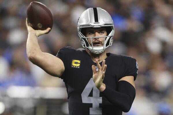 Oakland Raiders: Derek Carr passes Rich Gannon on all-time passing list