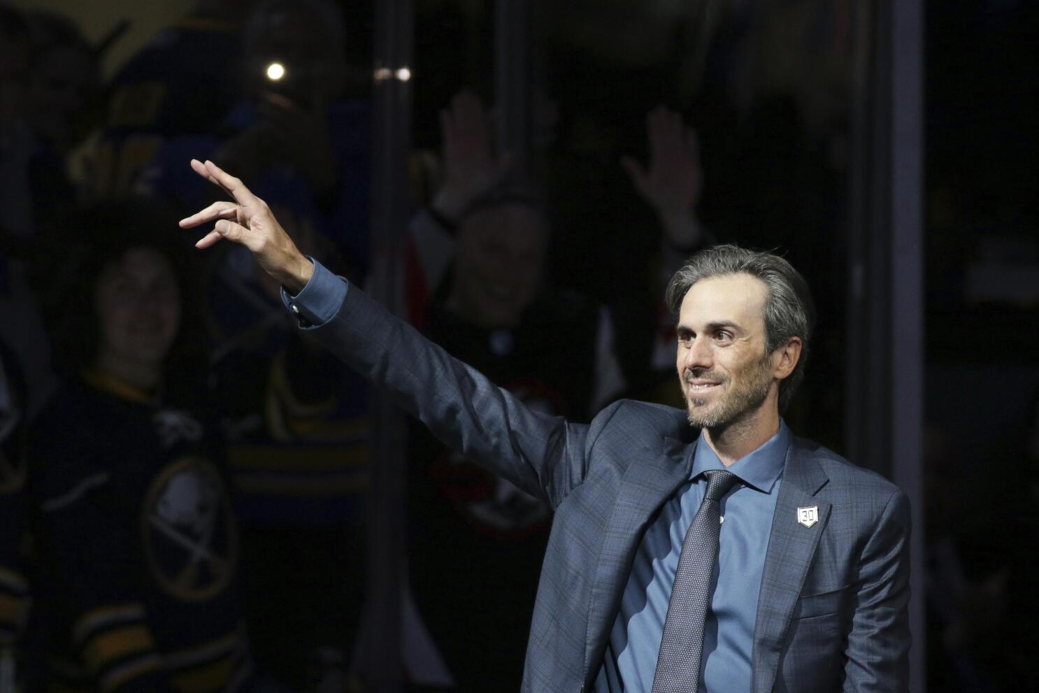 Sabres fans celebrate Ryan Miller in jersey retirement ceremony