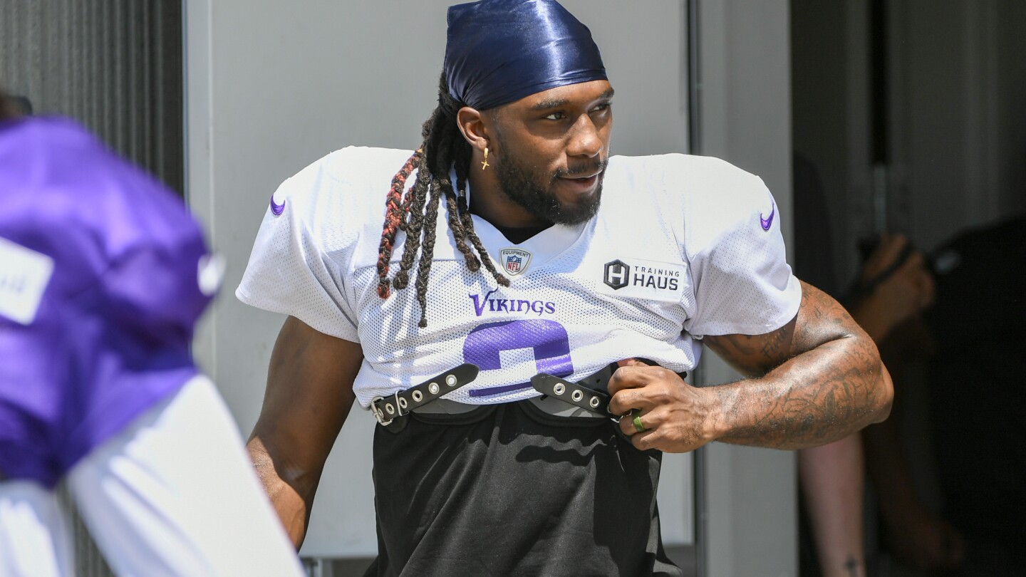 Alexander Mattison limps off field during workout; two other Vikings injured