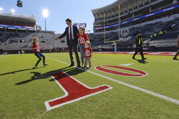 Ole Miss football retires Eli Manning's jersey number - The Oxford