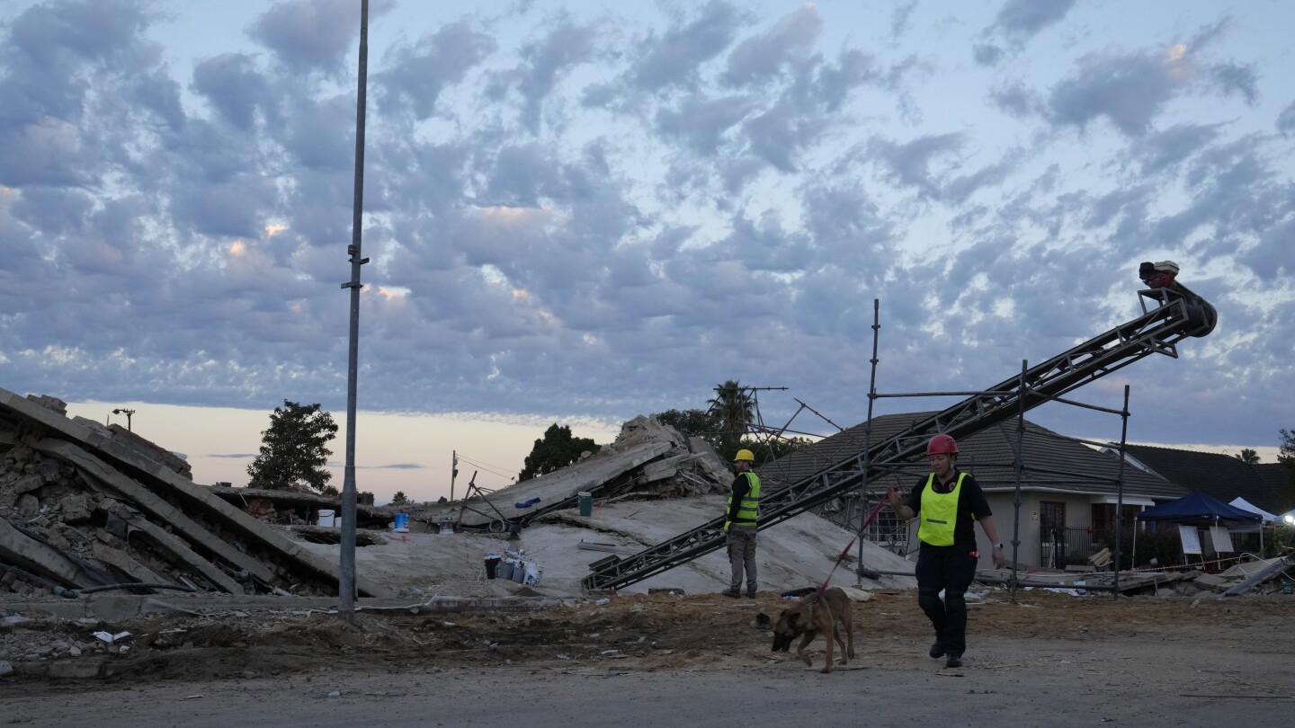 Десетки все още са в неизвестност след срутването на сграда в Южна Африка в понеделник. 7 потвърдени мъртви
