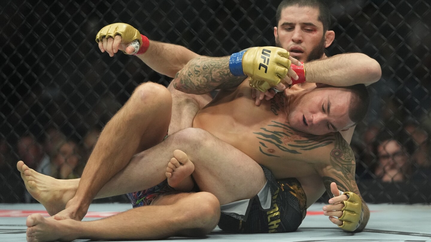UFC 302 : Makhachev bat Poirier par soumission et défend son titre des poids légers